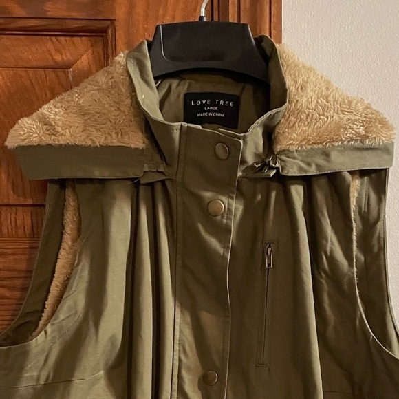 OLIVE Green Faux Fur Lined Vest. Zipup Hoodie with Drawstring Sz Large Love Tree - Picture 6 of 6
